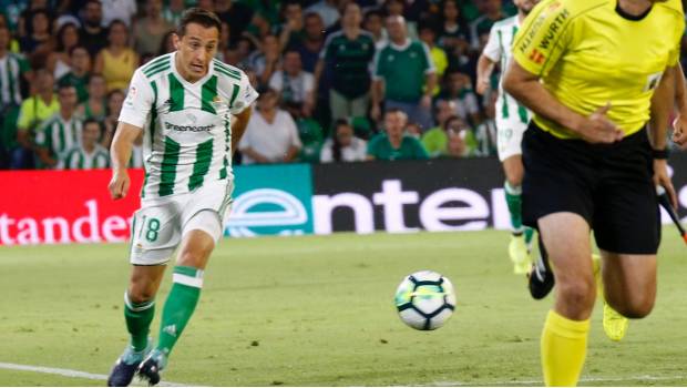 Andrés Guardado ya dio su primera asistencia con el Betis 