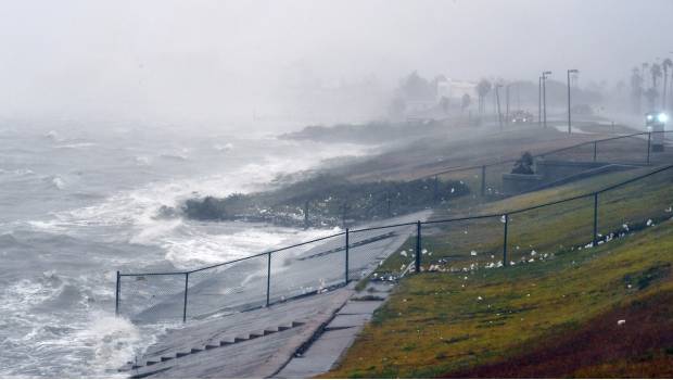 Alto oleaje causado por Harvey en Corpus Christi.