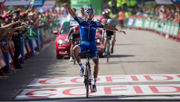 Alaphilippe celebra en grande su entrada triunfal.