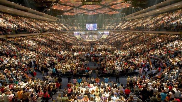 La gran iglesia de Joel Osteen. Críticas.