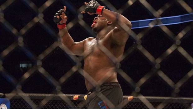 Derrick Lewis ayuda a los damnificados en Houston 