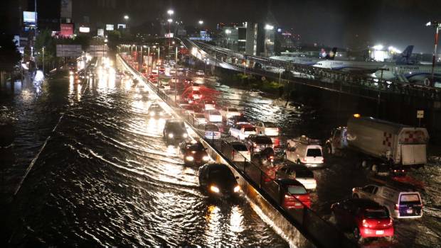 AICM afectado por lluvias. Cancelación de vuelos