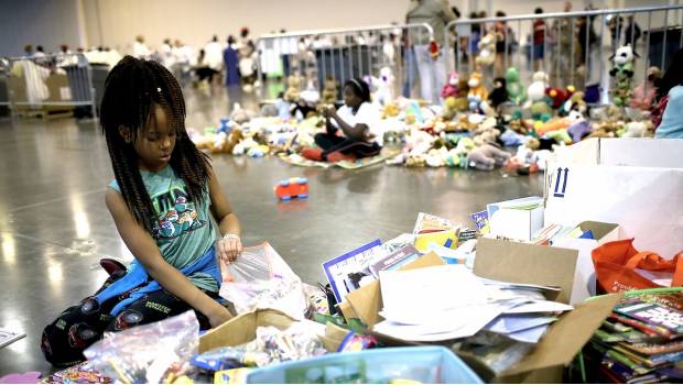 Los niños de familias refugiadas  debido a las inundaciones en Houston, Texas.