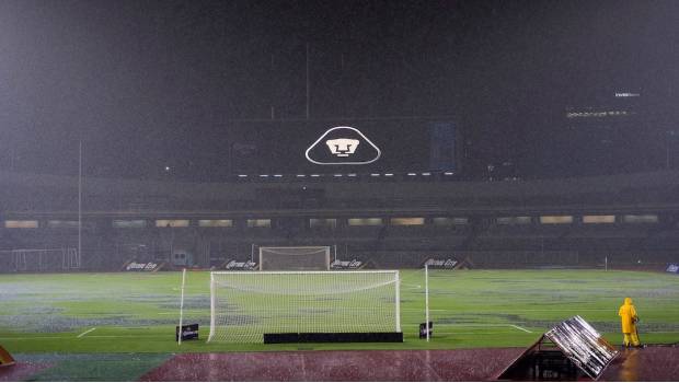 La cancha de CU sufrió los estragos de la lluvia 