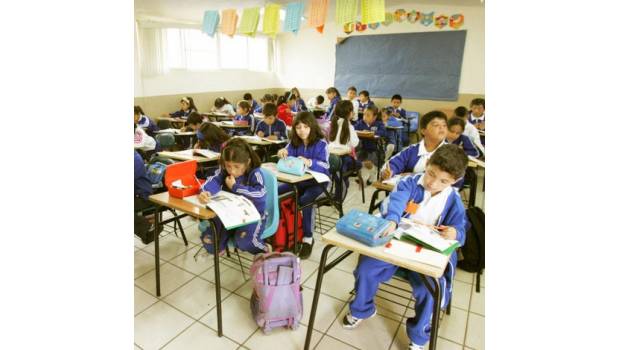 ¿Cuál es el porcentaje del gasto del gobierno federal en Educación, con referencia al PIB, durante este periodo?