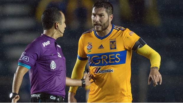 Gignac en juego ante el Azul.