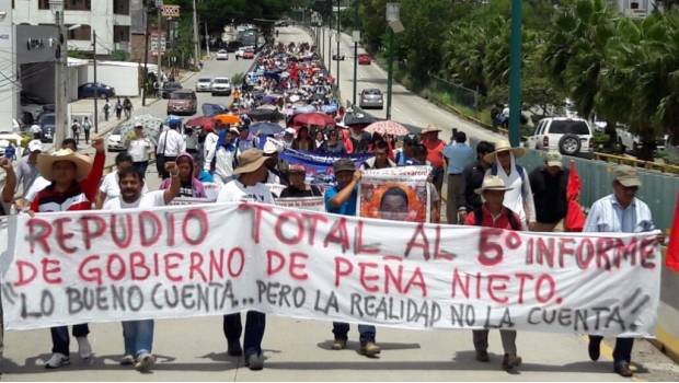 Marcha de padres de los 43 contra Quinto Informe de Gobierno de EPN