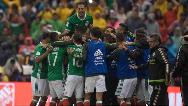 Todo el grupo celebró el gol del 'Chucky'