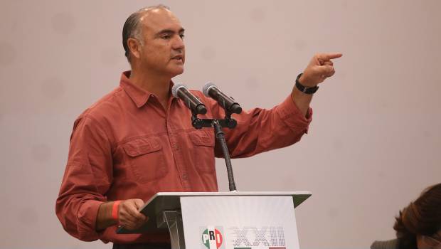 José Calzada Rovirosa. Se descarta en el PRI.