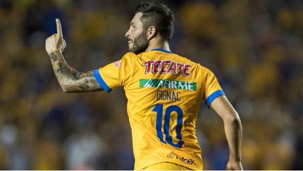 Gignac a la hora de festejar un gol.