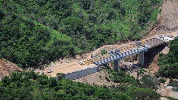 Construcción de un puente que formará parte de la Autopista Acapulco-Ixtapa-Zihuatanejo.