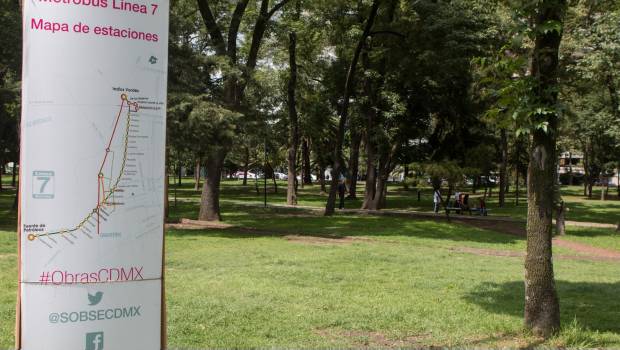 Línea 7 del Metrobús con autobuses de dos pisos.