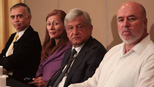 Alfonso Romo, Tatiana Clouthier, Andrés Manuel López Obrador y Manuel Clouthier.