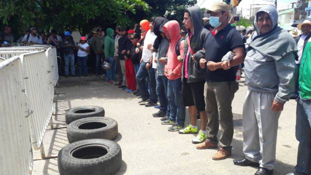 Protesta de Sección 22 por llegada de EPN