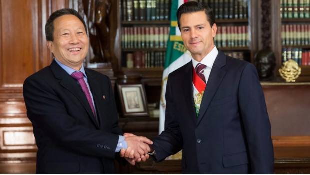 Kim Hyong Gil, embajador de Corea del Norte y Enrique Peña Nieto