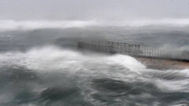 Alto oleaje en Florida por 'Irma'. Declaratoria de emergencia.