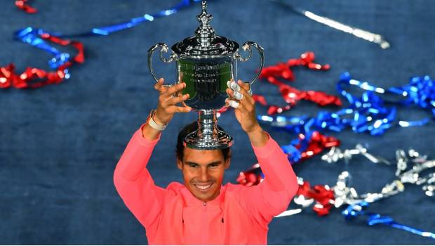 Nadal presume trofeo.