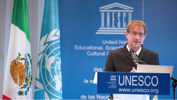 Dr. Andrés Roemer durante su nombramiento ante la UNESCO.