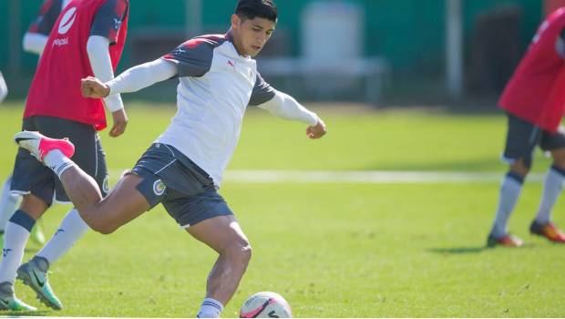 Alan Pulido regresó a los entrenamientos después de 2 meses de inactividad