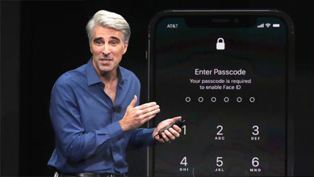 Craig Federighi durante la presentación de Apple.