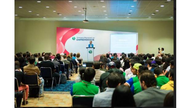 La conferencia impartida el 13 de septiembre ante un auditorio lleno de jóvenes emprendedores, trató el tema de la innovación desde el punto de vista de la tecnología financiera.