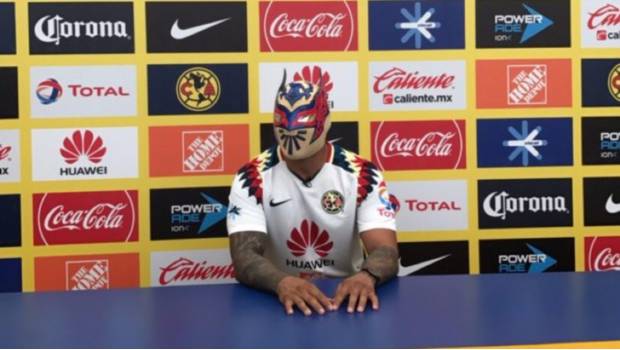 Sin Cara en la sala de prensa del América.