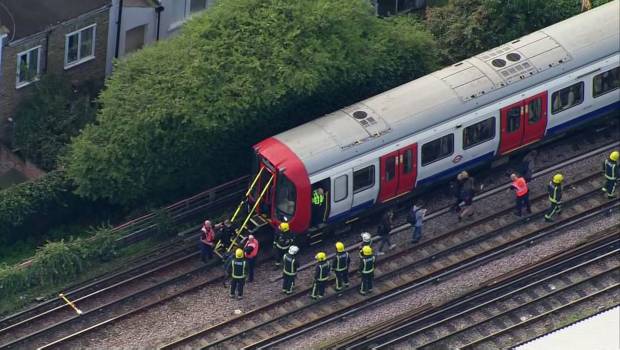 Atentado en tren de Londres. Condena de Trump.