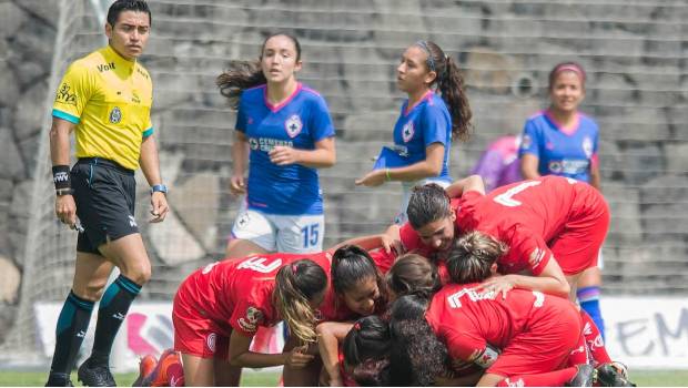 Toluca derrotó a La Máquina en los minutos finales 