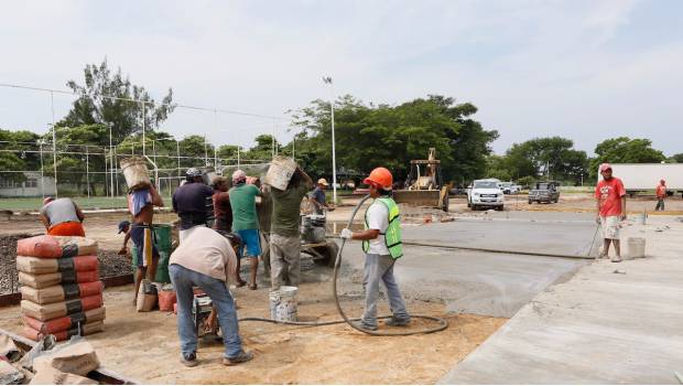 Reconstrucción de una escuela en Juchitán, Oaxaca.