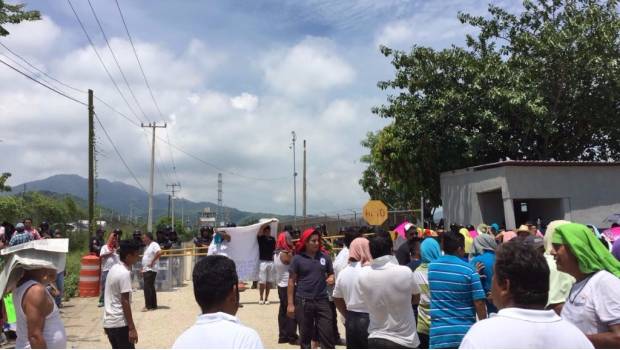 Protestan familiares de internos de Cereso de Acapulco