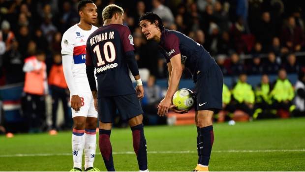 Cavani no quiso ceder el penal a Neymar 