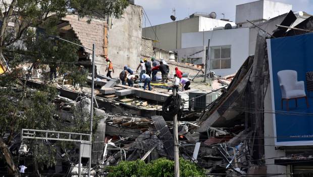 Derrumbe de edificio en Álvaro Obregón. Personas rescatadas.