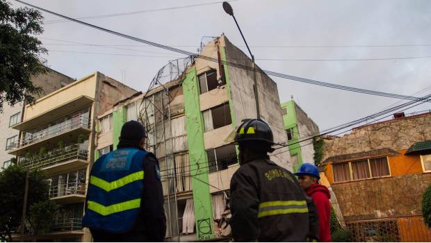 Edificio ubicado en la calle de Enrique Rébsamen, en la colonia Narvarte, se encuentra al borde del colapso.