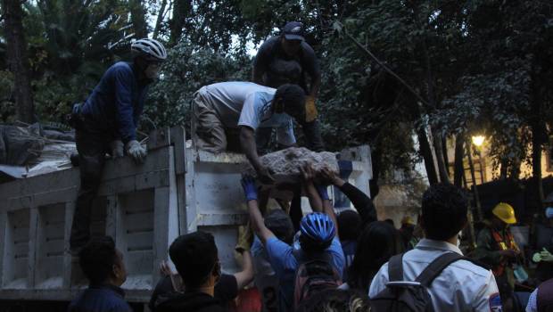 Ayuda en el temblor.