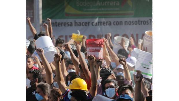 La madre Tierra nos lo recuerda a cada momento. No somos más grandes que ella y debemos con humildad, temer a su furia. 