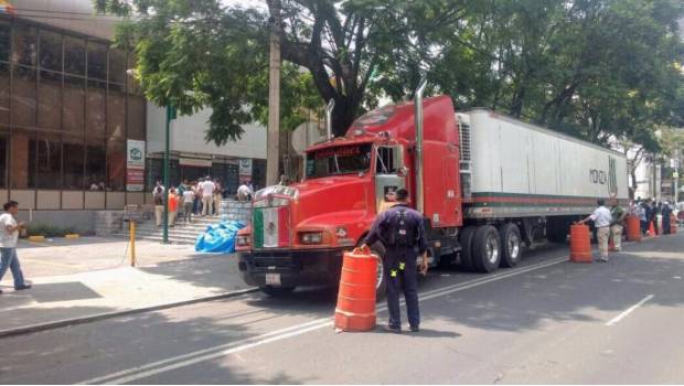 Recuperan traíler con víveres robados