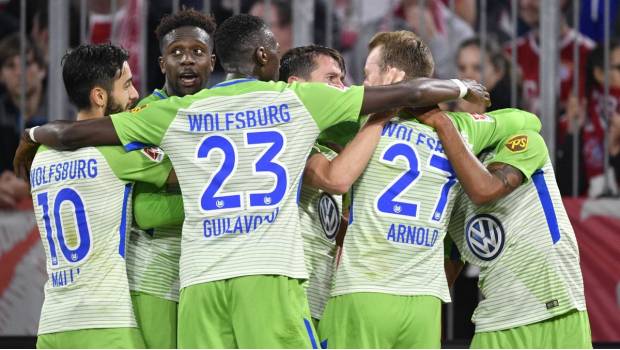 Wolfsburg empató a dos goles ante el poderoso Bayer Munich 