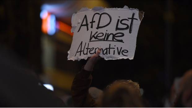 "AfD no es alternativa", dice un cartel de protesta contra la ultraderecha