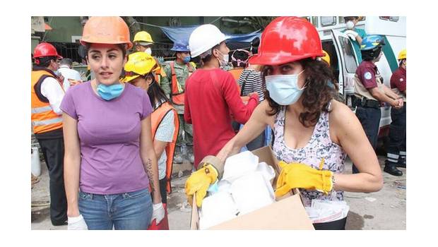 la mayoría no lo hace por moda (no para la “selfie”), sino por puro amor a la nación