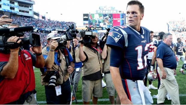 Tom Brady  a su salida al campo.