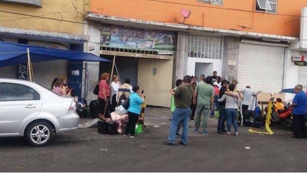 En la calle están quienes antes pagaran renta en el número 1 de la calle Ajusto en la colonia Portales.