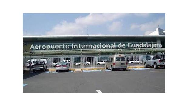 Impiden a comunero de El Zapote bloquear Aeropuerto de Guadalajara. Noticias en tiempo real