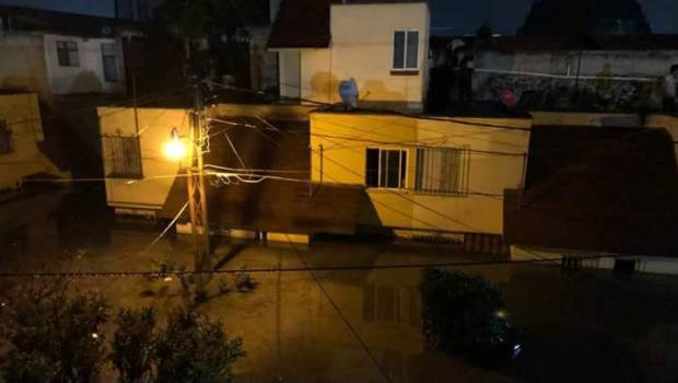 Viviendas inundadas por fuerte lluvia en San Juan del Río.