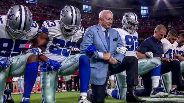 Jerry Jones participó en el gesto de unidad.
