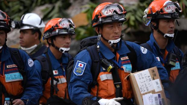 Rescatistas japoneses. Reconocimiento por su ayuda en sismo.