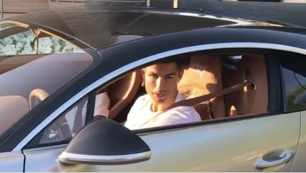 Cristiano salió a dar una vuelta en su nuevo 'juguete'