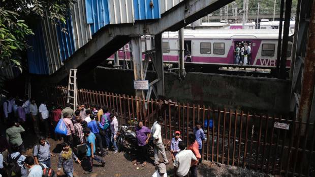 Estampida en Bombay. Muertos.