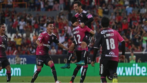 Rafael Márquez celebra gol con los Zorros.