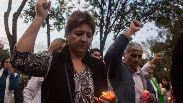 Vecinos de colegio Enrique Rébsamen realizan homenaje luctuoso