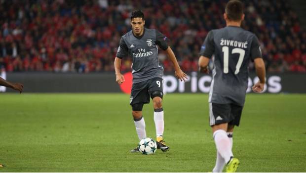 Jiménez jugó los 90 minutos en el empate del Benfica 